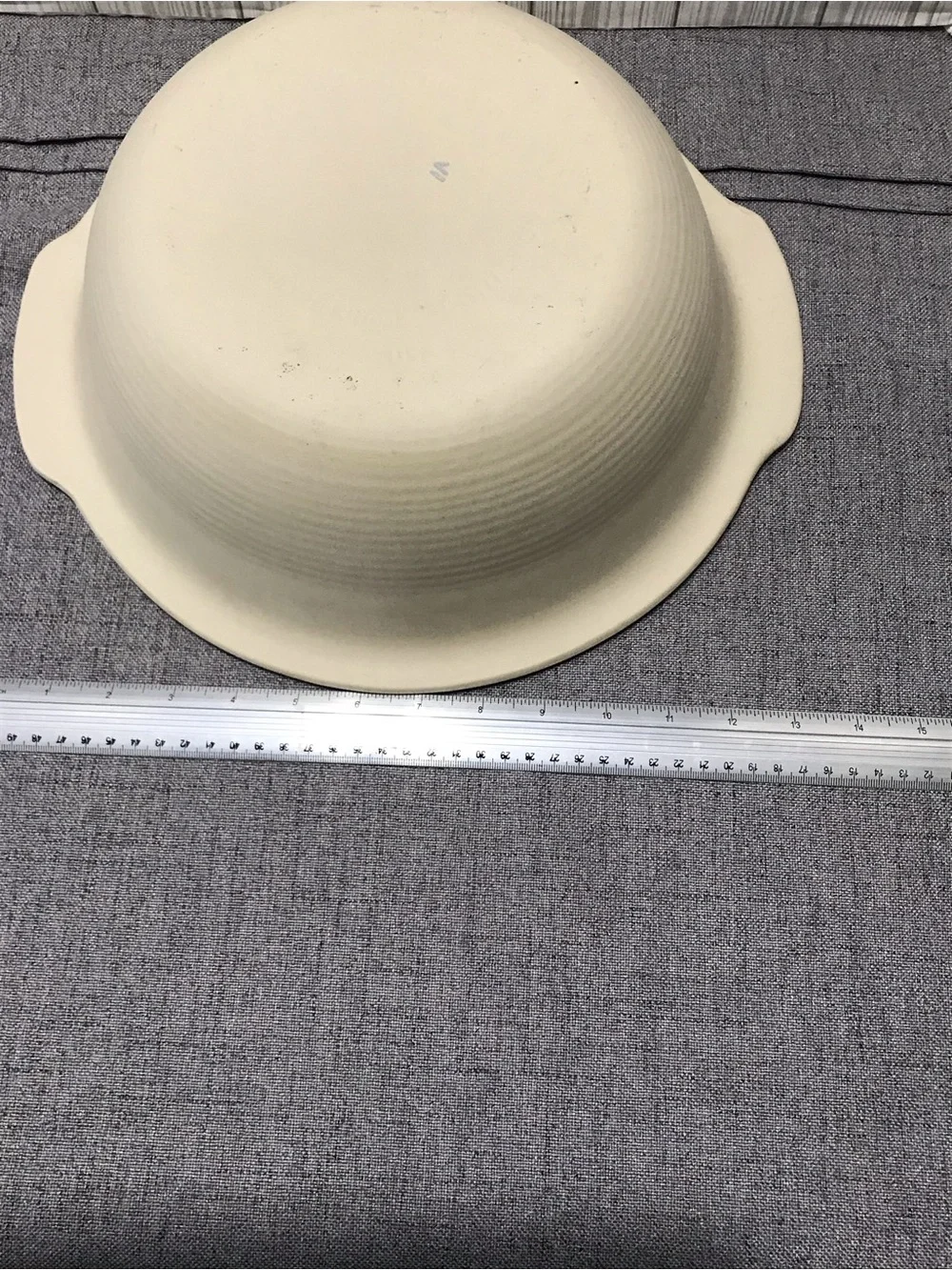 Large PamperChef Stoneware Baking Bowl